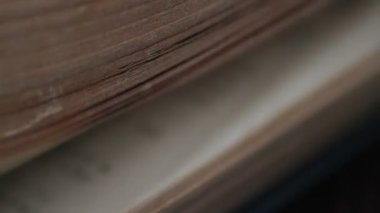 kitap sayfaları açma