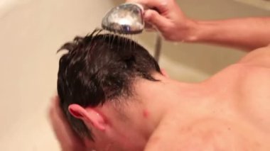 Su sıçrama vurmanın kafa mans.