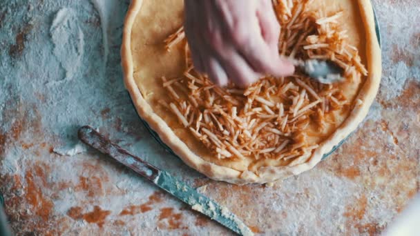 Preparing for baking apple pie — Stock Video