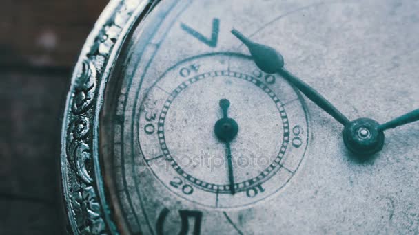 Stary zegar vintage mechanizm zegarka czas dzieje się szybko — Wideo stockowe