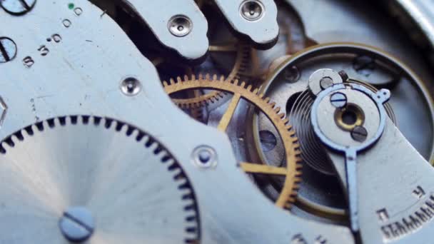 Stary zegar vintage mechanizm pracy, zbliżenie, strzał z nieostrość — Wideo stockowe