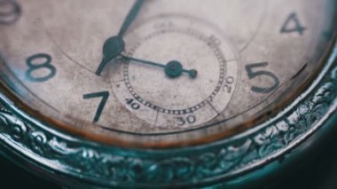 Portre bir vintage saat mekanizması çalışma