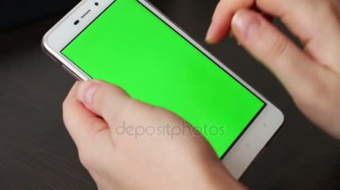 Beyaz Smartphone Dokunmatik ekranda