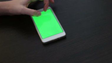 Beyaz Smartphone Dokunmatik ekranda