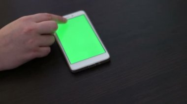 Beyaz Smartphone Dokunmatik ekranda