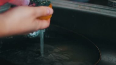 bir tava gelen Çakıl yıkama yakın çekim
