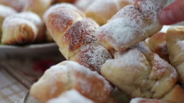 Şeker tozu kruvasan