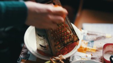 Erkek, doğrama tahtası rende havuç losyonları