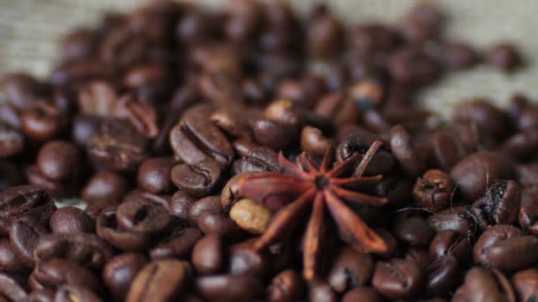 Primer plano de granos de café Anís y palitos de canela — Vídeos de Stock