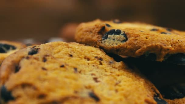 Imágenes de galletas caseras de chispas de chocolate — Vídeos de Stock