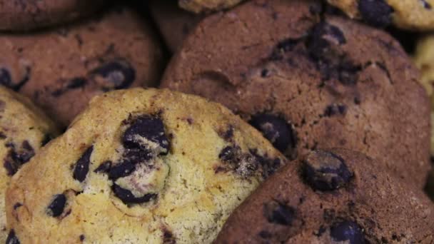 Beelden van huisgemaakte chocolade chip cookies — Stockvideo