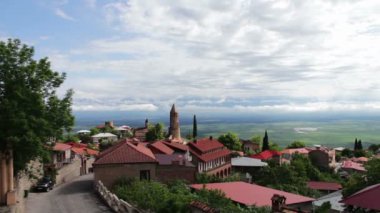 Bir pitoresk Alazani Valley.Sighnaghi, Gürcistan tepesinden görüntüleyin. Panoramik şehir manzara.