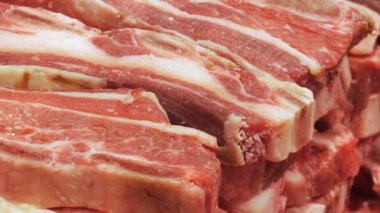 Taze pembe ve lezzetli sığır eti beyaz çizgiler makro yakın çekim Manzaralı