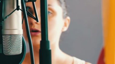 Güzel kız dans rahatlatır