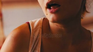 Güzel kız dans rahatlatır