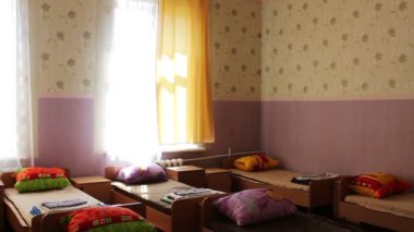 Birçok çocuk kampı ya da hastane yataklarında