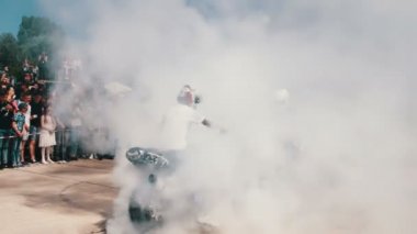 Ukrayna, Kanev, Haziran, 2017: en büyük Ukrayna Bisiklet Festivali Tarasova Gora.Men spor motosiklet yapmak hileci performans bir gösteri