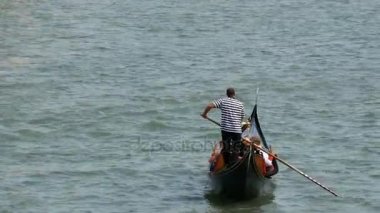 Venedik, İtalya, 7 Eylül 2017: şair turistler üzerinde gondol ünlü dünya Venedik Grand Canal rulo