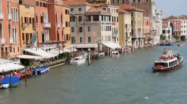 Venedik, İtalya, 7 Eylül 2017: Grand Canal, dünyaca ünlü Venedik kanalına hangi gondol ve turist turist tekneleri görünümü