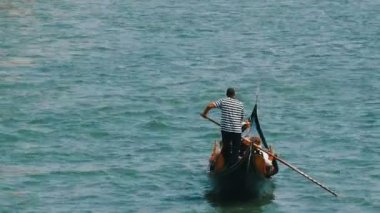 Venedik, İtalya, 7 Eylül 2017: şair turistler üzerinde gondol ünlü dünya Venedik Grand Canal rulo