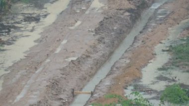 Yağmur bir tropikal ülkesidir. Sağanak sokakta