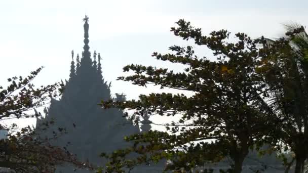 Kuil Kebenaran Wooden di Pattaya, Thailand. Melihat pada kuil yang tinggi dan asli dari pantai — Stok Video
