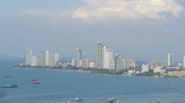 Pattaya, Tayland - 7 Şubat 2018: Körfez Güney Çin Denizi Pattaya görünümü. Çeşitli gemi deniz koyda hazır.