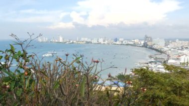 Pattaya, Tayland - 7 Şubat 2018: Körfez Güney Çin Denizi Pattaya görünümü. Çeşitli gemi deniz koyda hazır.