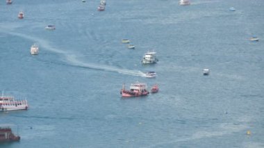 Pattaya, Tayland - 7 Şubat 2018: Körfez Güney Çin Denizi Pattaya görünümü. Çeşitli gemi deniz koyda hazır.