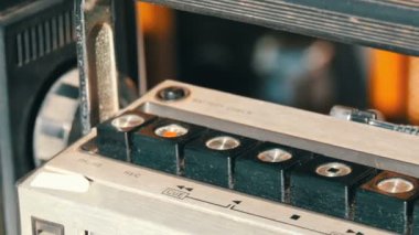 Düğmeleri eski kayıt cihazı görünümünü kapatın. Antika antika eşyaları