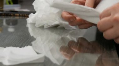 Beyaz arka planda olgun, taze, sulu sarı limon dönüşümlü