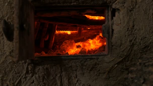 Hot coals in the old stove. Hot red coals in a vintage clay stove — ストック動画