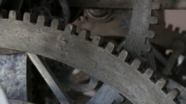 Eski büyük metal dişliler, antika saat. Zaman, eski, saat kavramı.