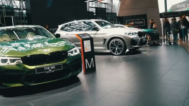 Munich, Germany - December 16, 2019: Exhibition hall in BMW complex. New advanced cars stand at exhibition. Modern exhibition of the newest cars in the world famous BMW Welt Museum — Stock Video