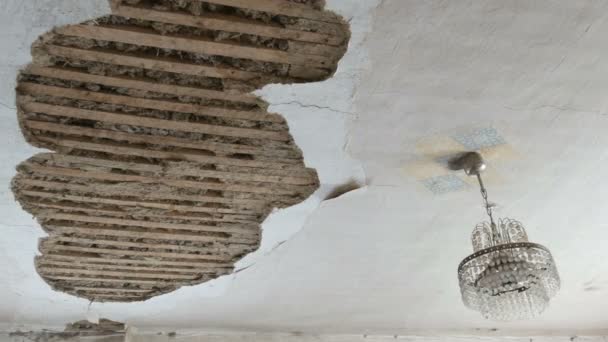 Collapsed old clay roof ceiling in a vintage house — Stock Video