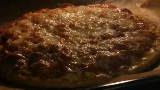 Cheese on pizza melts from oven heat close up — ストック動画