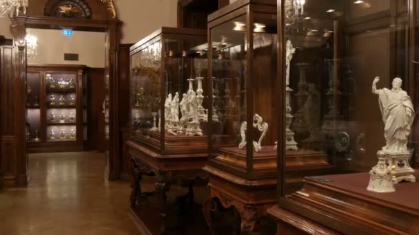 Vienna, Austria - December 19, 2019: The interior of the imperial national treasury in the Hofburg Palace with a variety of jewels and expensive items — Stock Video