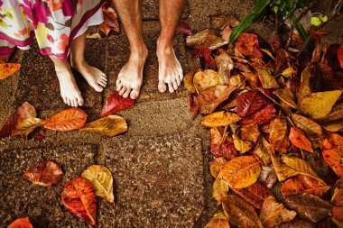 Birbirine aşık bir çiftin ayakları