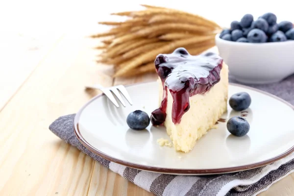 Delicious blueberry cheesecake on wooden background — Stock Photo, Image