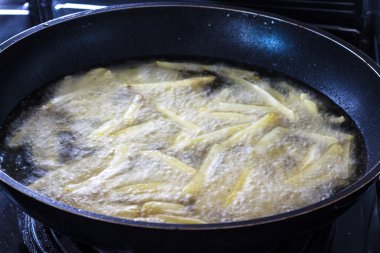 , Zeytin yağı tavada kızartma patates cips