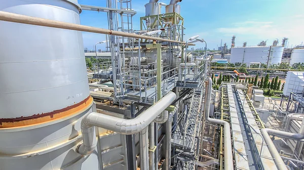 Gas turbine electrical power plant with blue sky