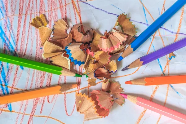 Primer plano macro de plumas de lápiz de pila de color —  Fotos de Stock