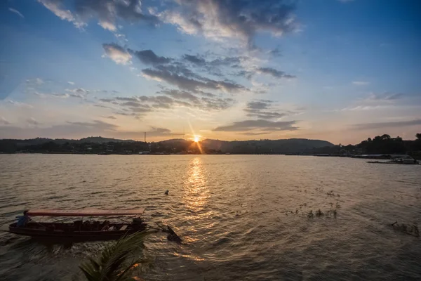 Beautiful Sunset Boat Lake Sangkhlaburi Kanchanaburi Thailand — Stock Photo, Image