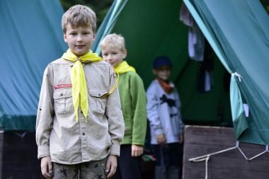 Çek erkek ve Kız İzciler onların yaz kampı sırasında. Çek İzciler genellikle 2 veya 3 hafta boyunca çadırda kalmak. 10 Ağustos 2017; Drahnovice Çek Cumhuriyeti