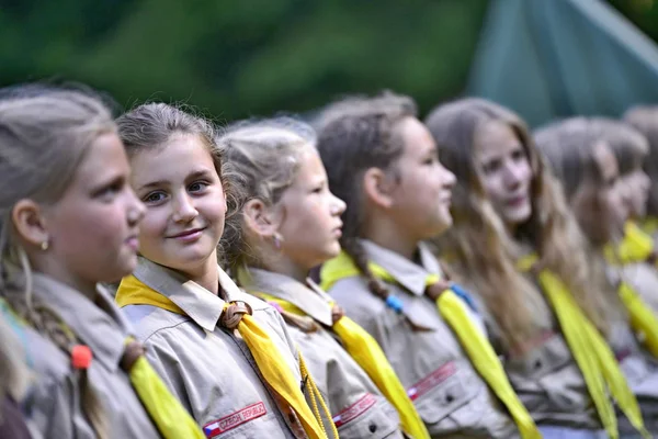 Çek erkek ve Kız İzciler onların yaz kampı sırasında. Çek İzciler genellikle 2 veya 3 hafta boyunca çadırda kalmak. 10 Ağustos 2017; Drahnovice Çek Cumhuriyeti