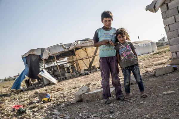 非公式の難民キャンプの人々 — ストック写真
