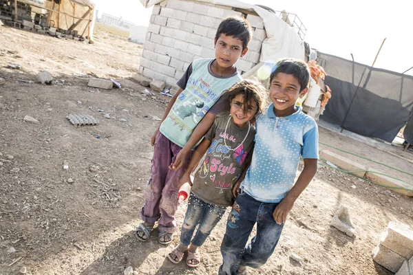 insanların gayri resmi mülteci kampında