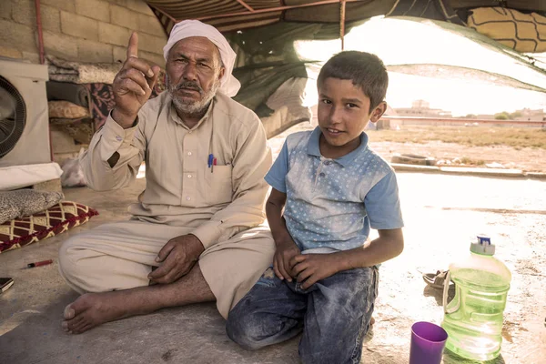 insanların gayri resmi mülteci kampında