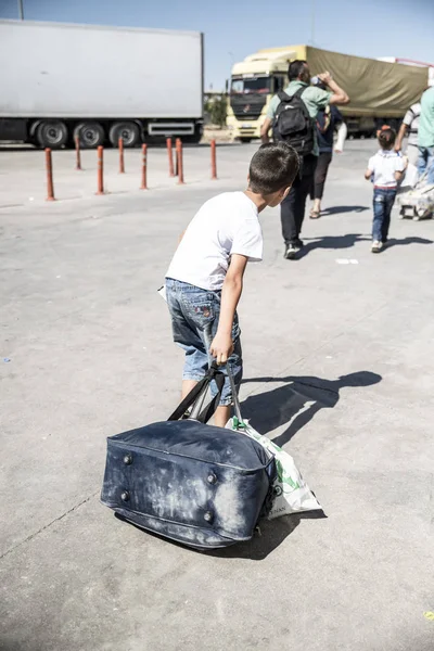 Refugiados sirios entrando Turquía — Foto de Stock