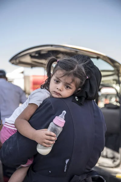 Refugiados sirios entrando Turquía — Foto de Stock